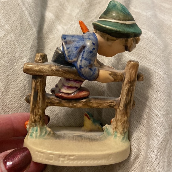 Retreat to Safety Hummel - Picture 3 of 6